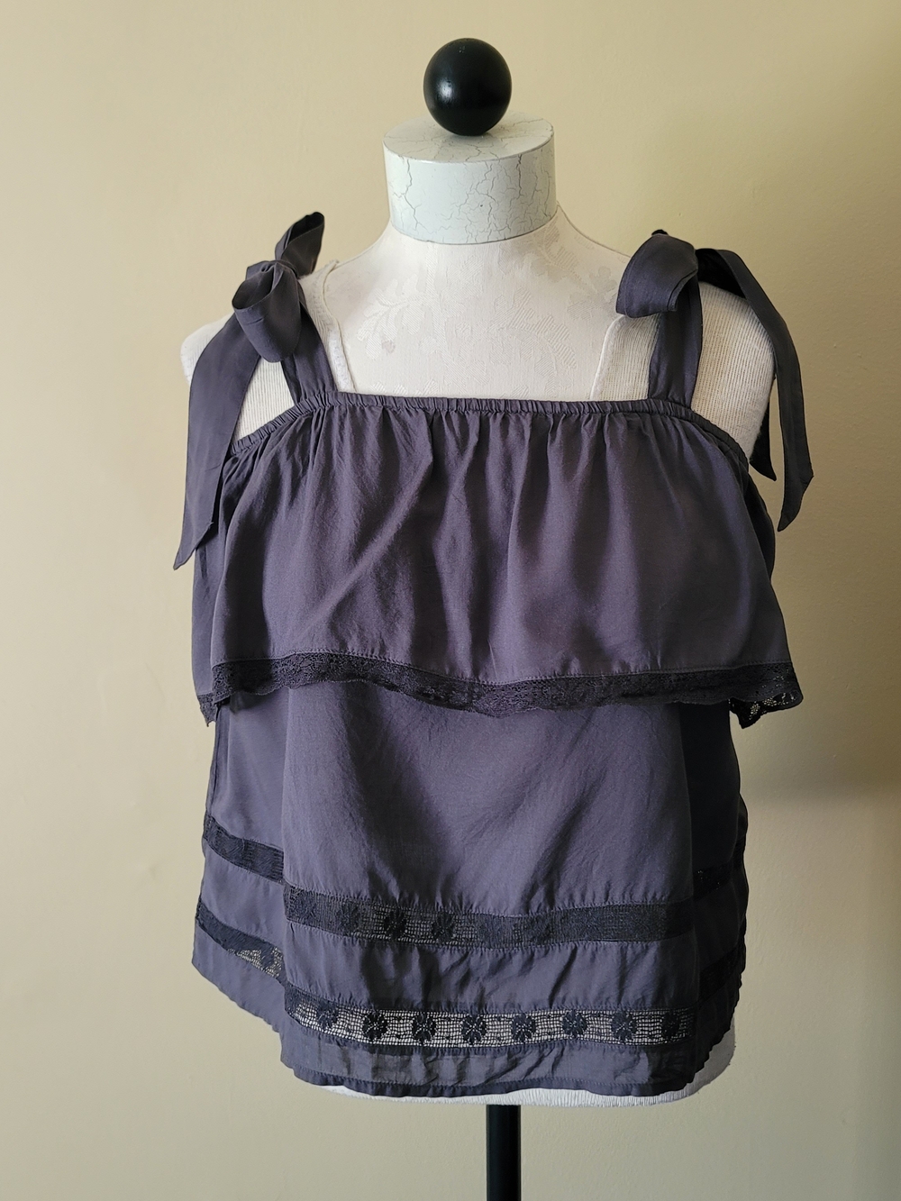 American Eagle Charcoal Blue Gray Lace Ruffle Babydoll Tank Top Size M Camisole